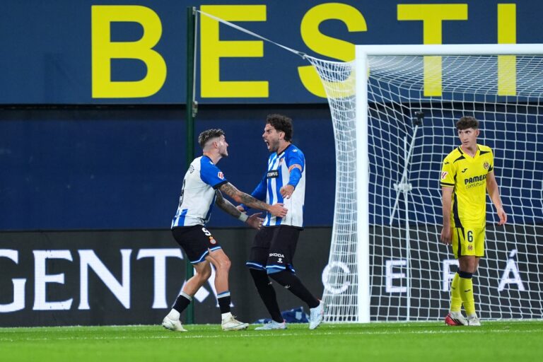 El Espanyol se levanta con fútbol y carácter en Villarreal